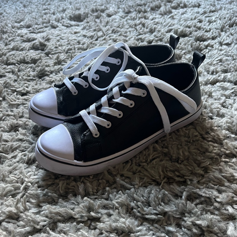 Black and White Faux Leather Sneakers 6 Like New!